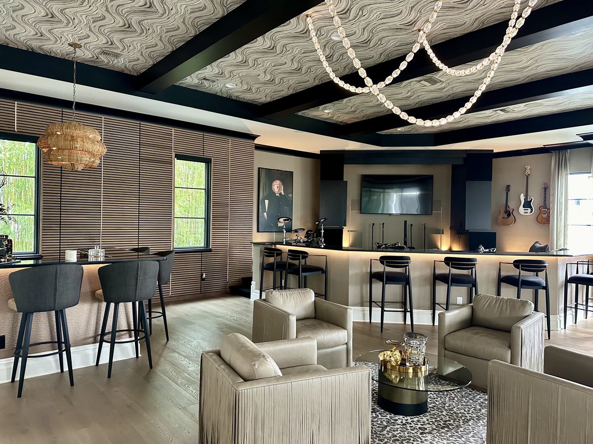 Lounge with wavy textured ceiling