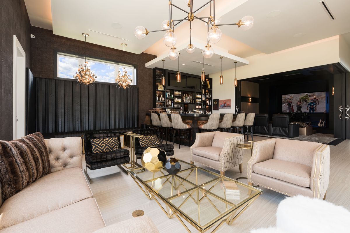 Lounge with sputnik chandelier and gold accents